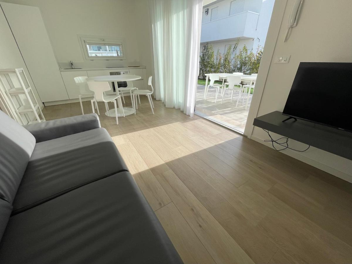 Jesolo Ground Floor Flat With Pool - 2 Family Apartments Exterior foto
