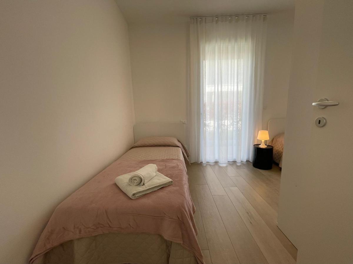Jesolo Ground Floor Flat With Pool - 2 Family Apartments Exterior foto