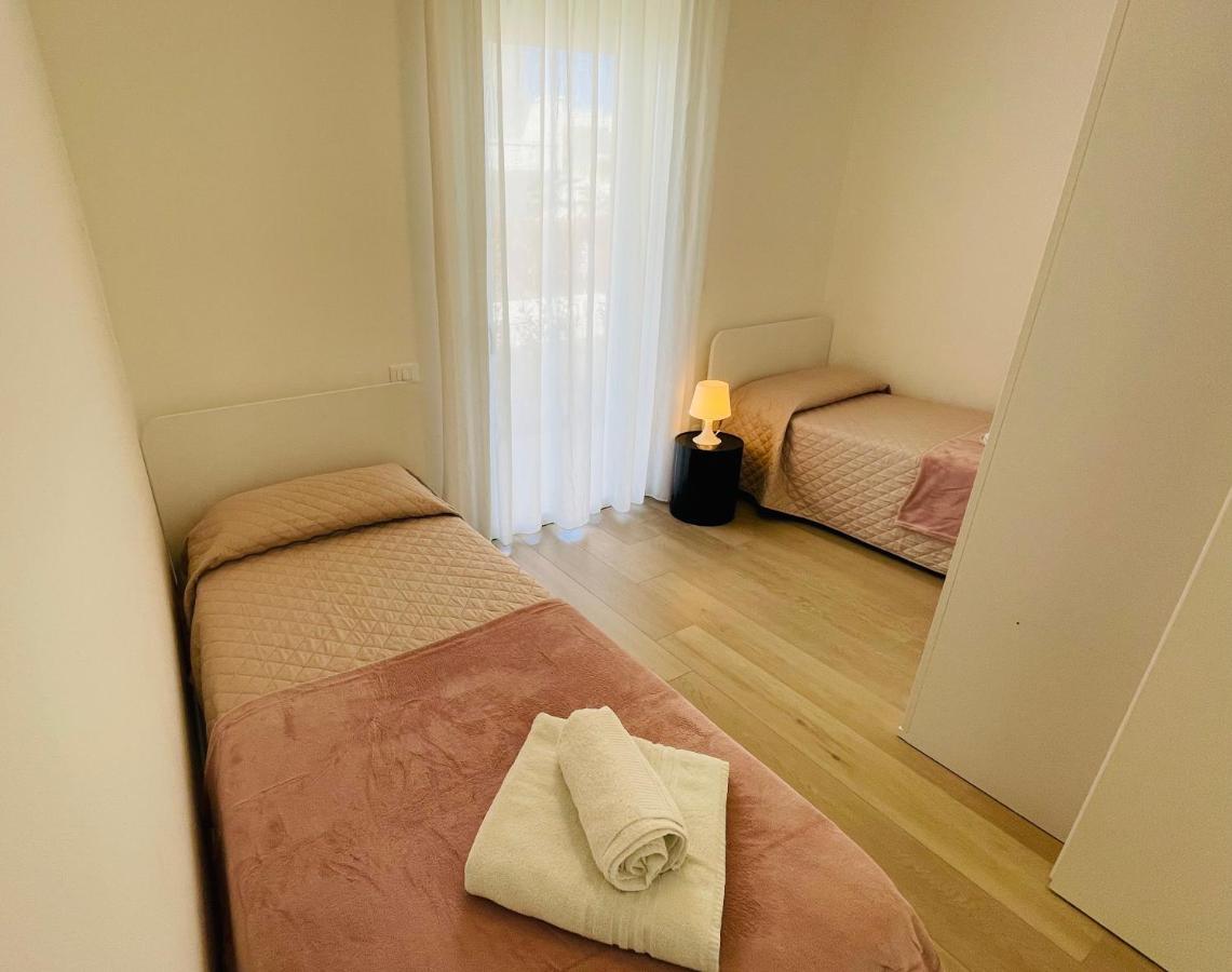 Jesolo Ground Floor Flat With Pool - 2 Family Apartments Exterior foto