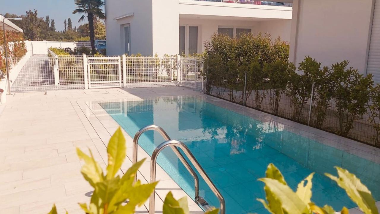 Jesolo Ground Floor Flat With Pool - 2 Family Apartments Exterior foto