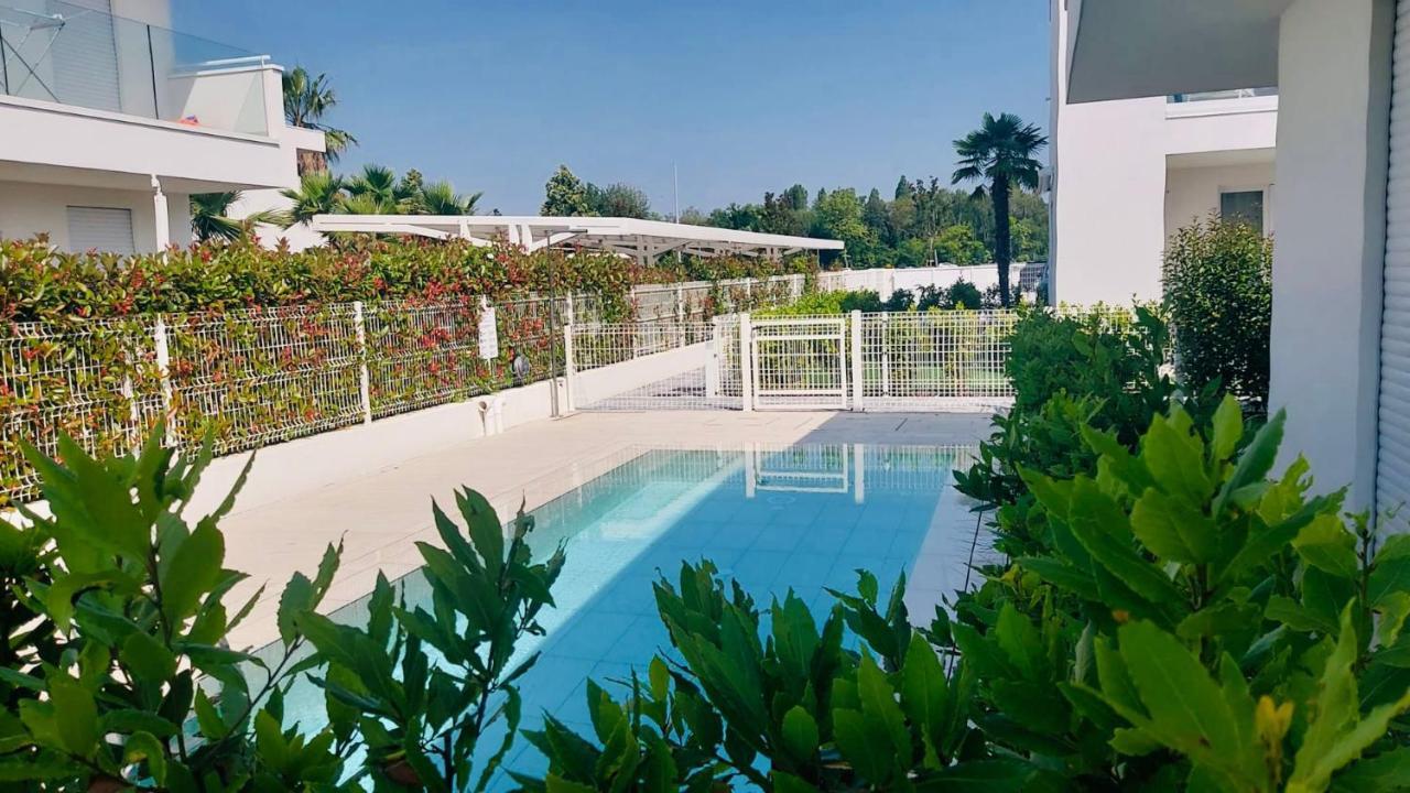Jesolo Ground Floor Flat With Pool - 2 Family Apartments Exterior foto
